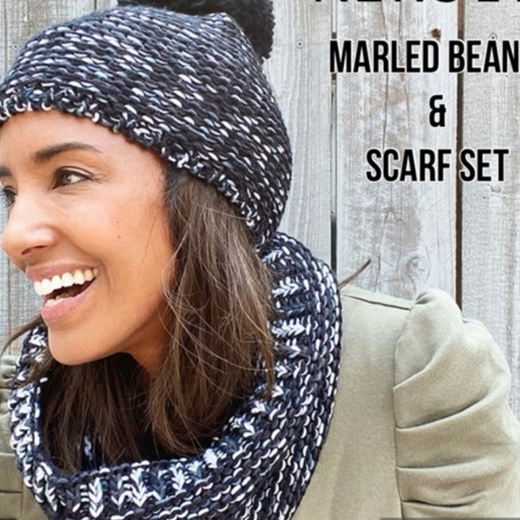 Kensie Accessories - Kensie Marled Beanie and Alligator Scarf Set